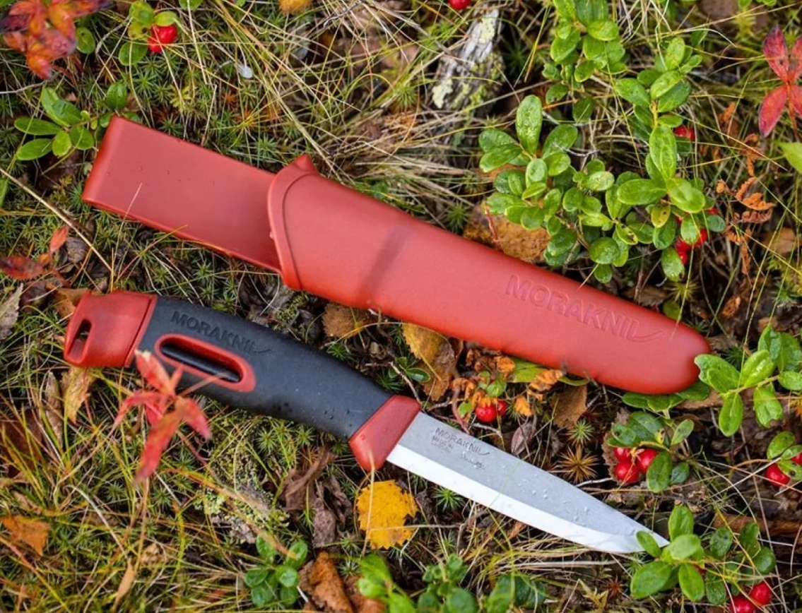 Ніж Morakniv Companion Spark(S) Red (13571) з кресалом.