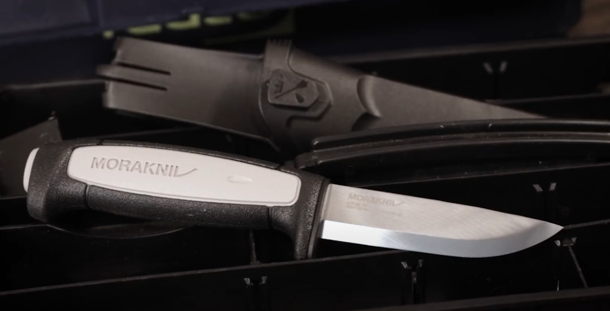 Ніж з вуглецевої сталі Robust new 12249. Carbon. Швеція.